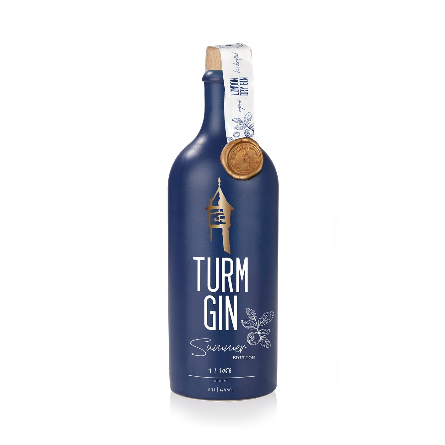 Blaue Flasche der TURM GIN Limited Summer Edition mit Turmsiegel vor weißem Hintergrund.