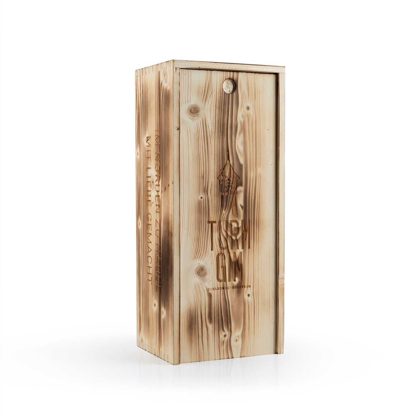 Holzverpackung der TURM GIN Magnum-Flasche mit 1,5 Litern von der Seite vor weißem Hintergrund.